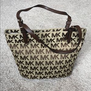 Michael Kors Signature Jet Set Tote